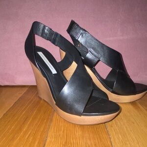 Diane Von Furstenberg Black Size 8 Sunny. Wedge sandals in excellent condition